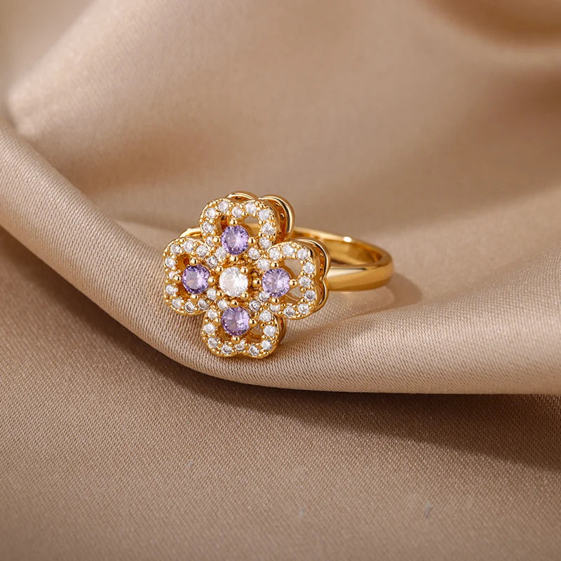 The Crystal Clover Kinetic Ring