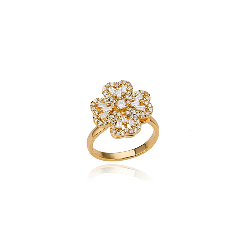 The Crystal Clover Kinetic Ring