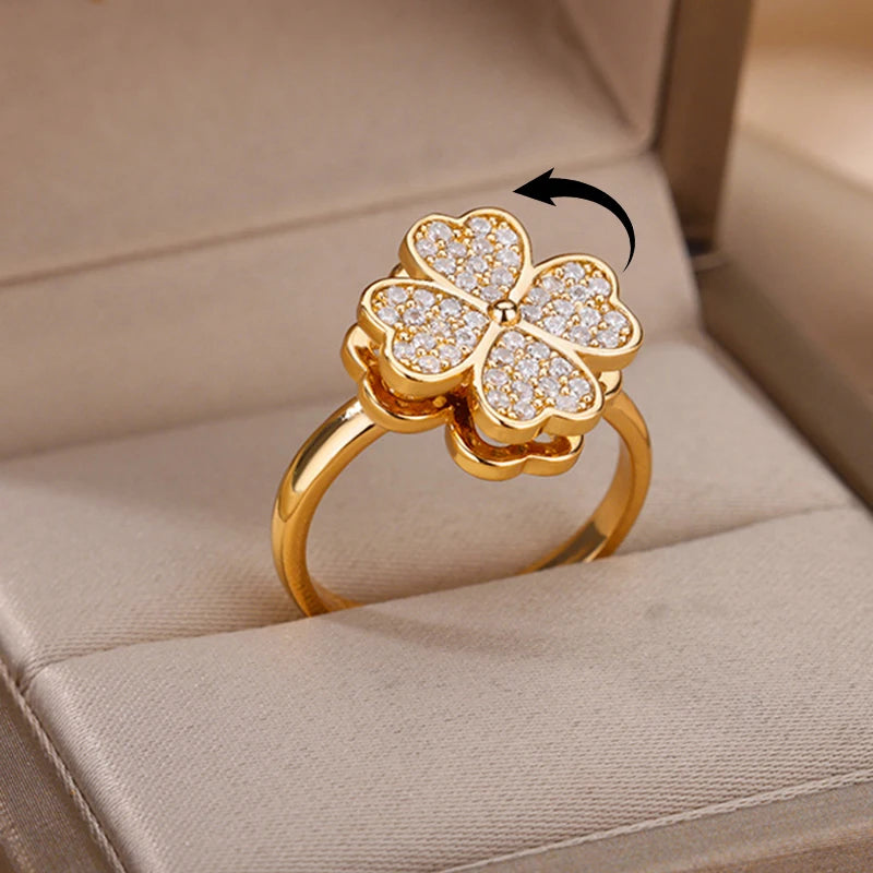 The Crystal Clover Kinetic Ring