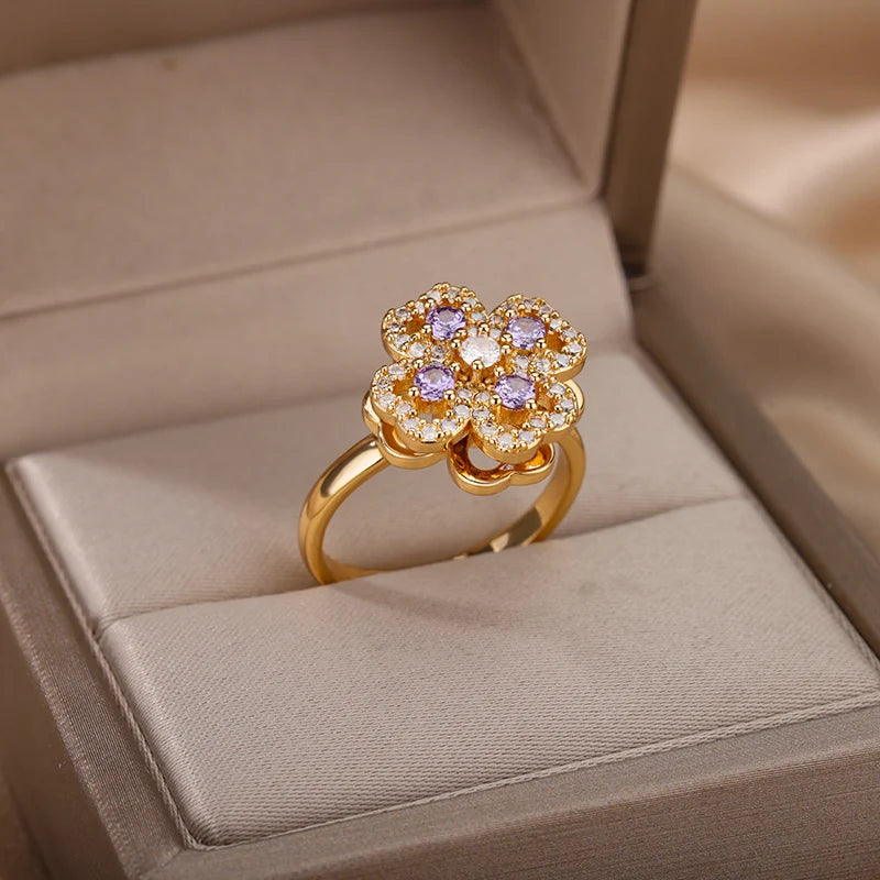 The Crystal Clover Kinetic Ring