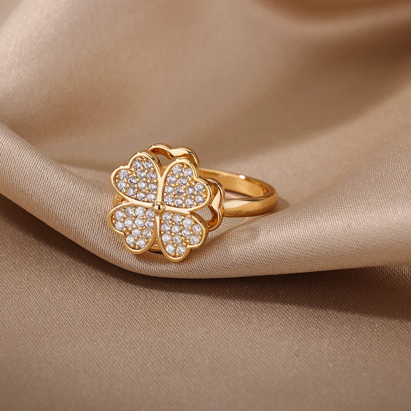 The Crystal Clover Kinetic Ring