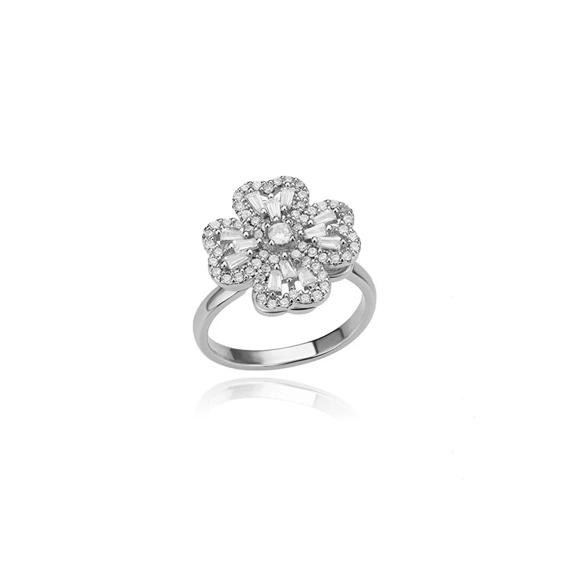 The Crystal Clover Kinetic Ring