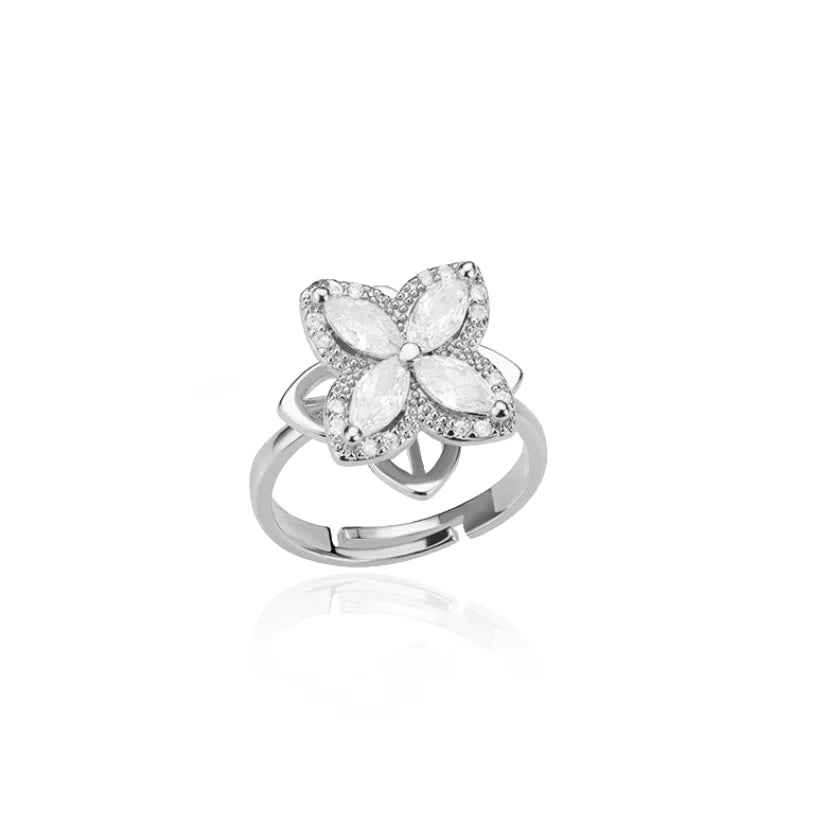 The Crystal Clover Kinetic Ring