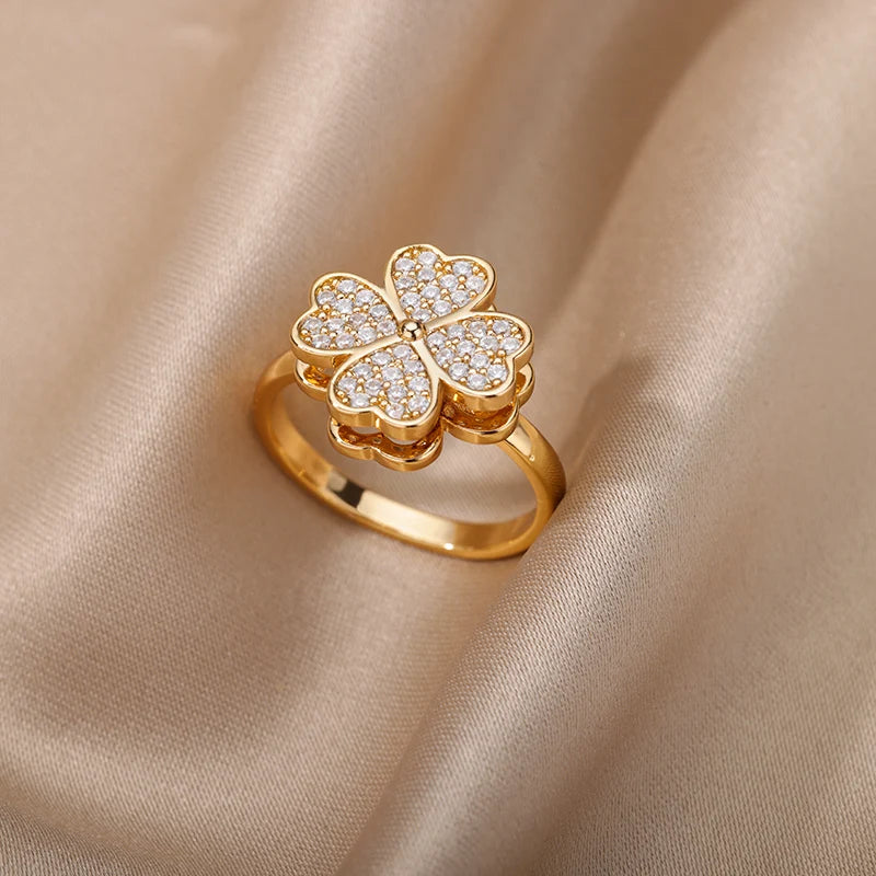 The Crystal Clover Kinetic Ring