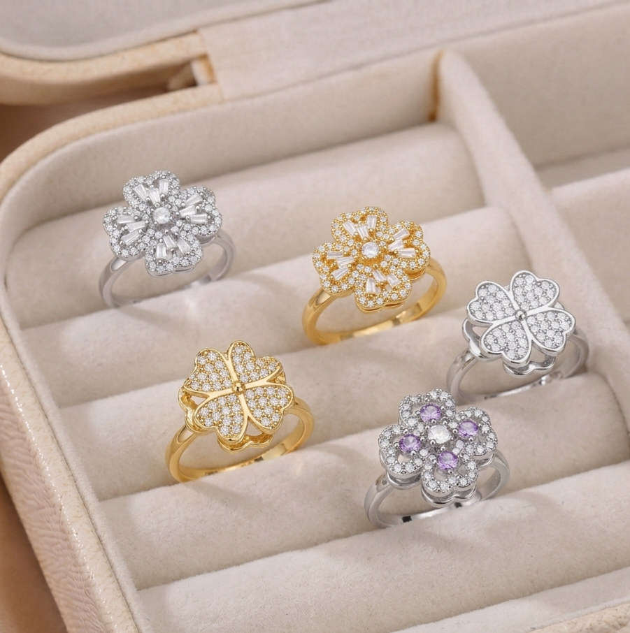 The Crystal Clover Kinetic Ring