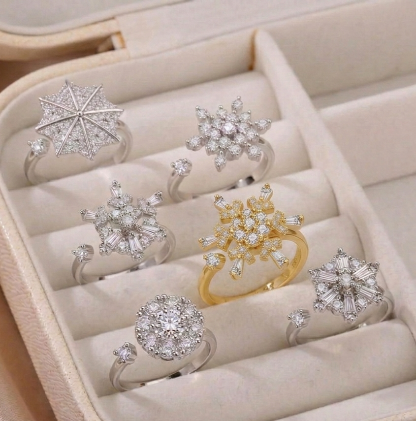 The Lumière Snowflake Ring